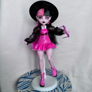 Monster High Draculaura Doll w/ stand